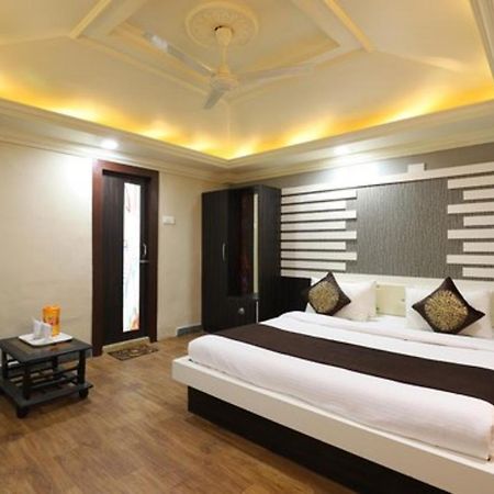 Hotel Loyal Residency Jāmnagar 外观 照片