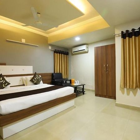Hotel Loyal Residency Jāmnagar 外观 照片