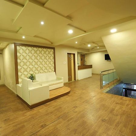 Hotel Loyal Residency Jāmnagar 外观 照片