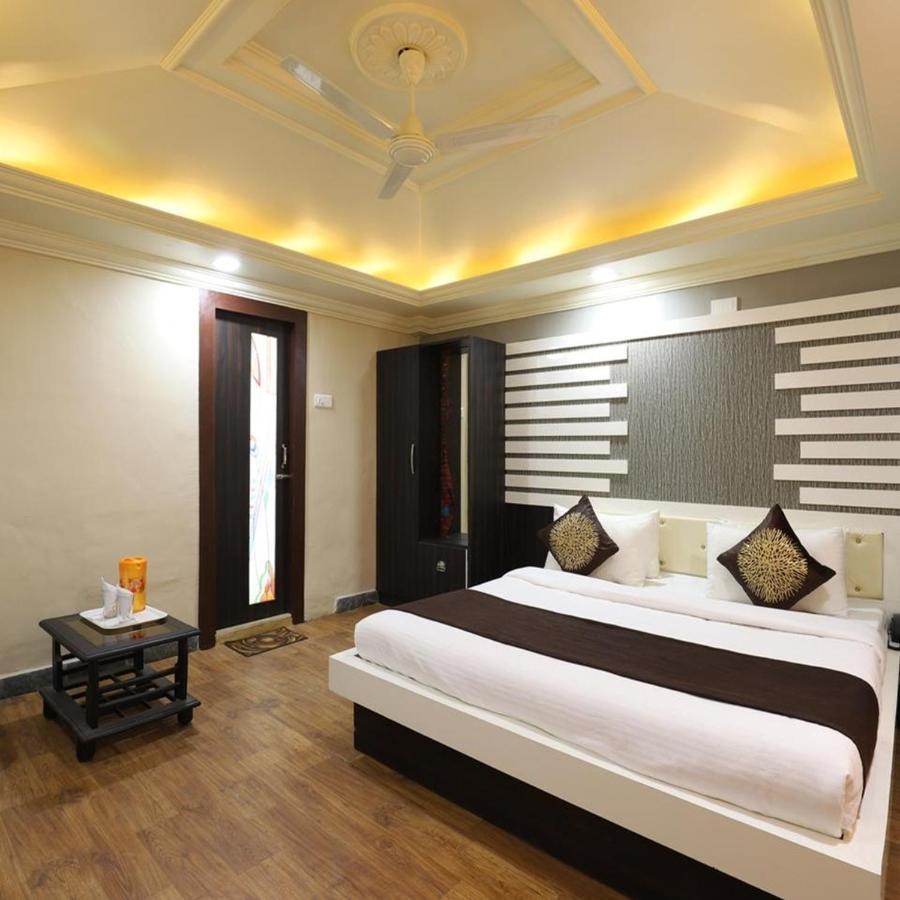 Hotel Loyal Residency Jāmnagar 外观 照片
