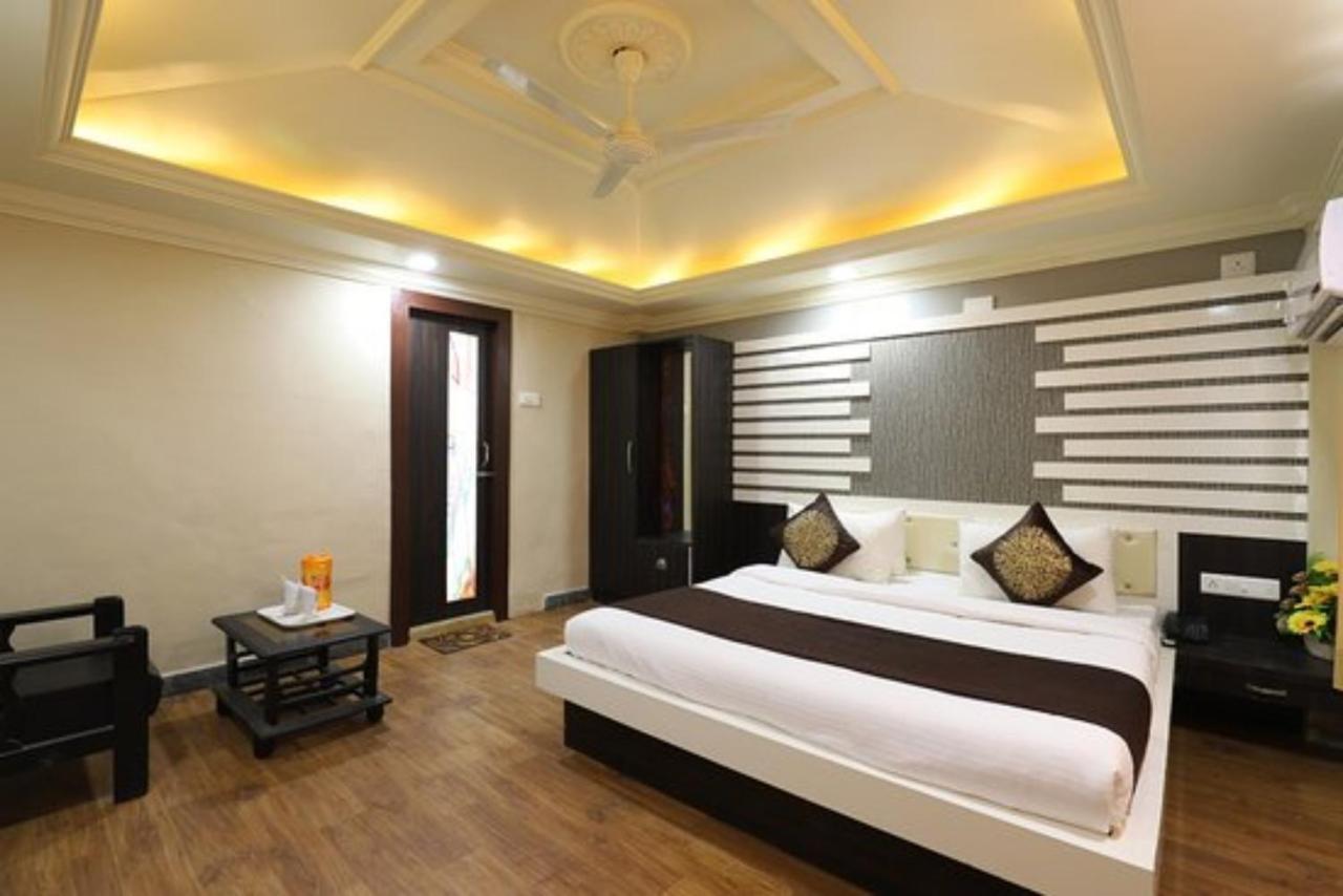 Hotel Loyal Residency Jāmnagar 外观 照片
