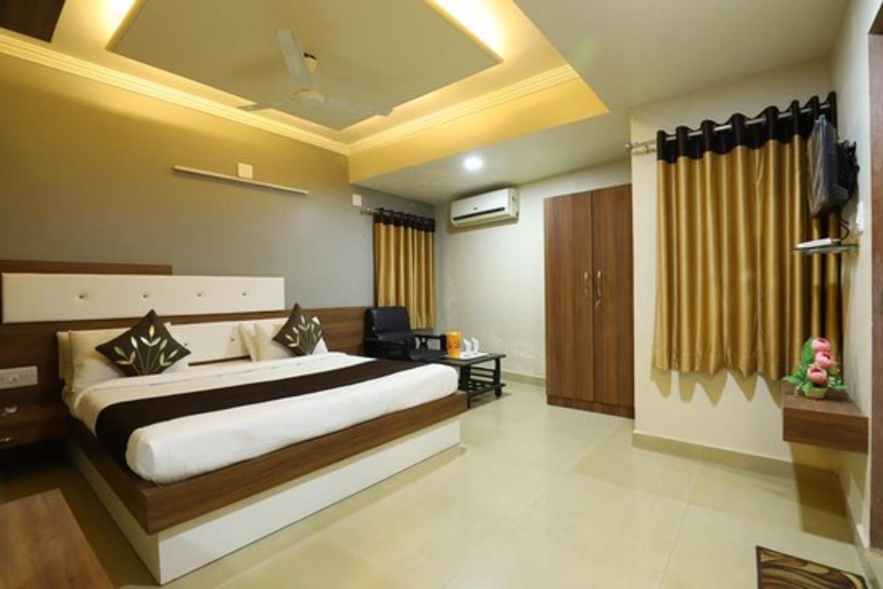 Hotel Loyal Residency Jāmnagar 外观 照片