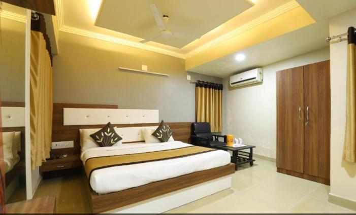 Hotel Loyal Residency Jāmnagar 外观 照片