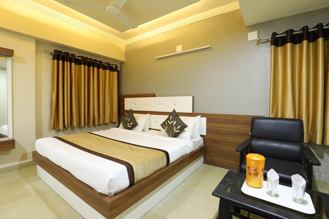 Hotel Loyal Residency Jāmnagar 外观 照片