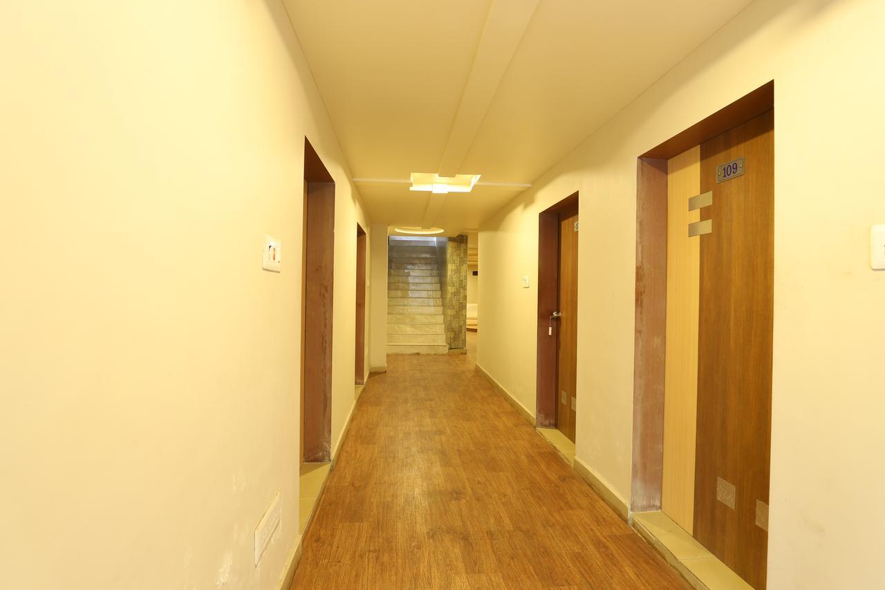 Hotel Loyal Residency Jāmnagar 外观 照片