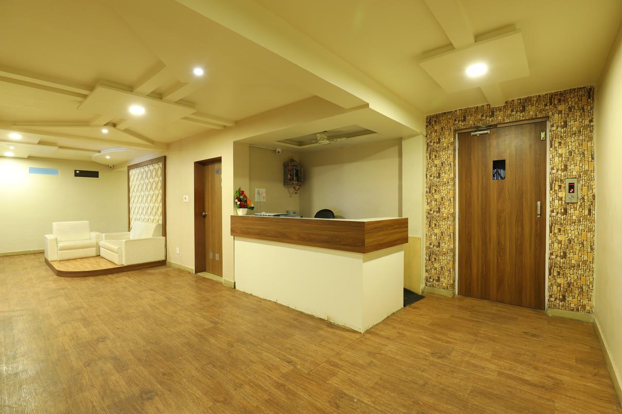 Hotel Loyal Residency Jāmnagar 外观 照片