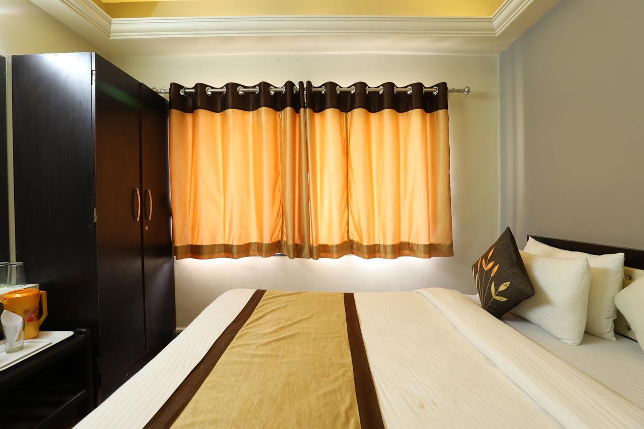 Hotel Loyal Residency Jāmnagar 外观 照片
