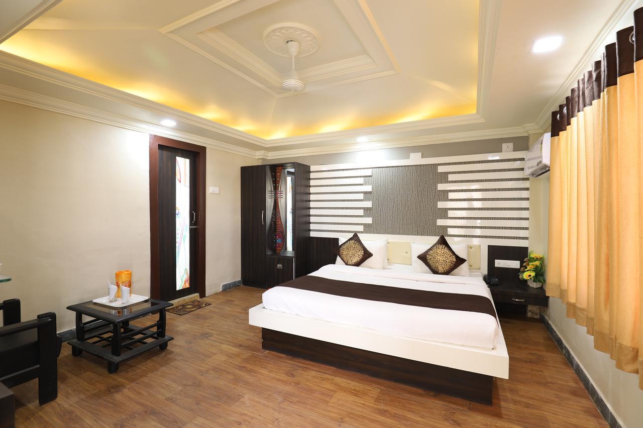Hotel Loyal Residency Jāmnagar 外观 照片