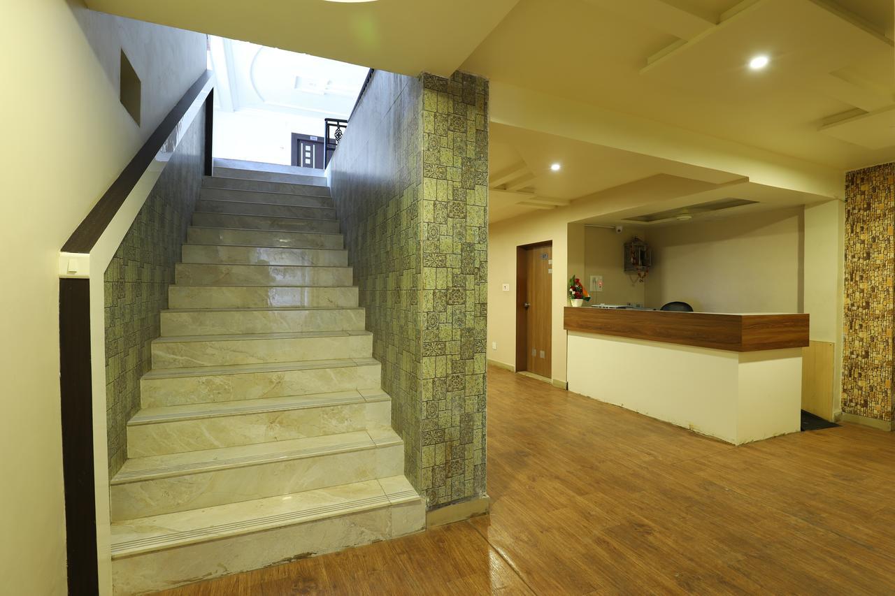 Hotel Loyal Residency Jāmnagar 外观 照片