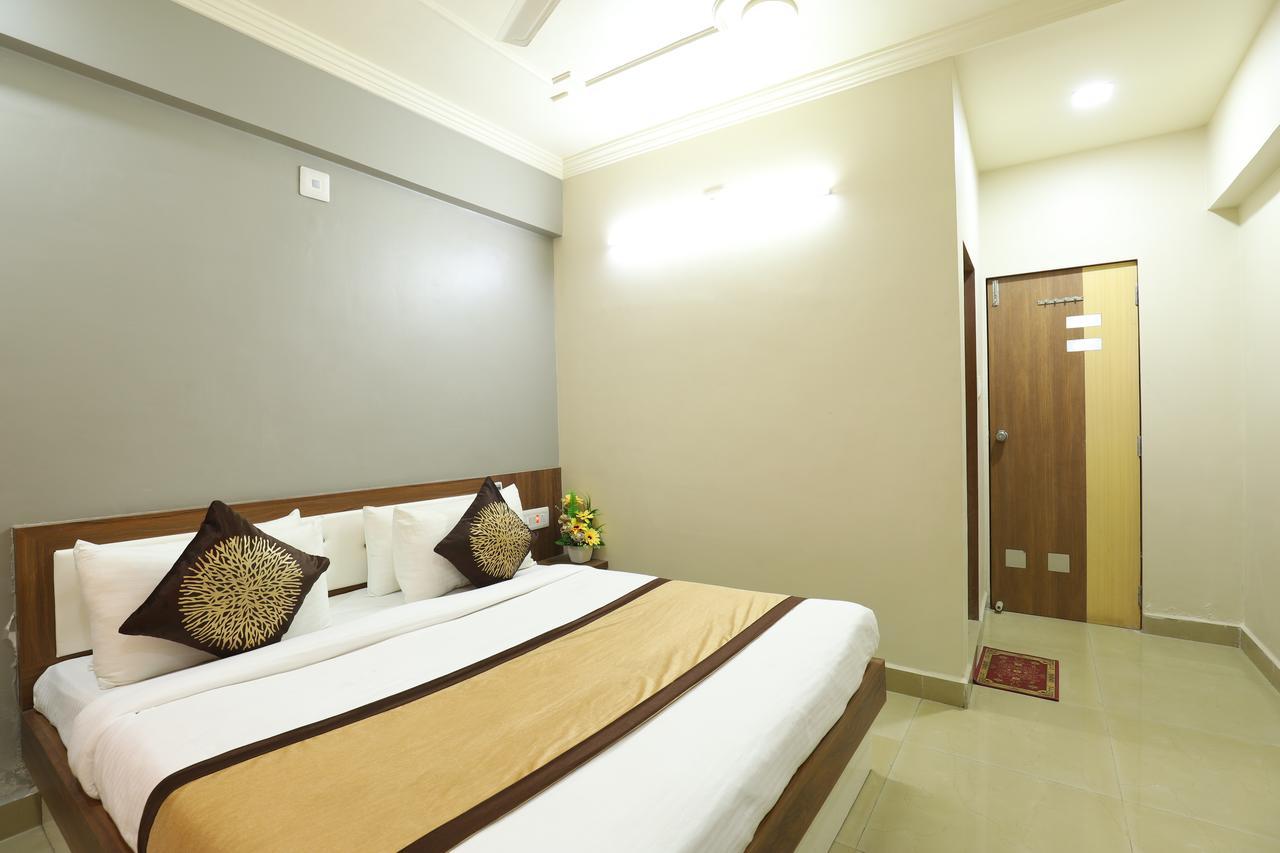 Hotel Loyal Residency Jāmnagar 外观 照片