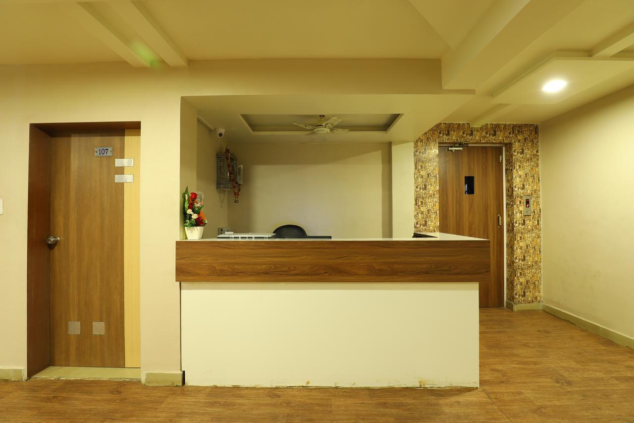 Hotel Loyal Residency Jāmnagar 外观 照片