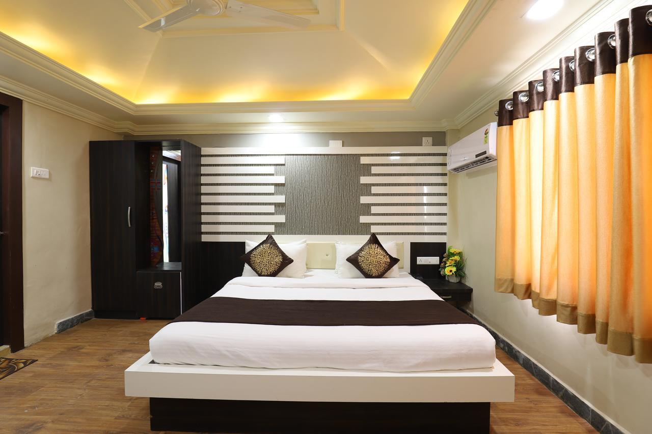 Hotel Loyal Residency Jāmnagar 外观 照片