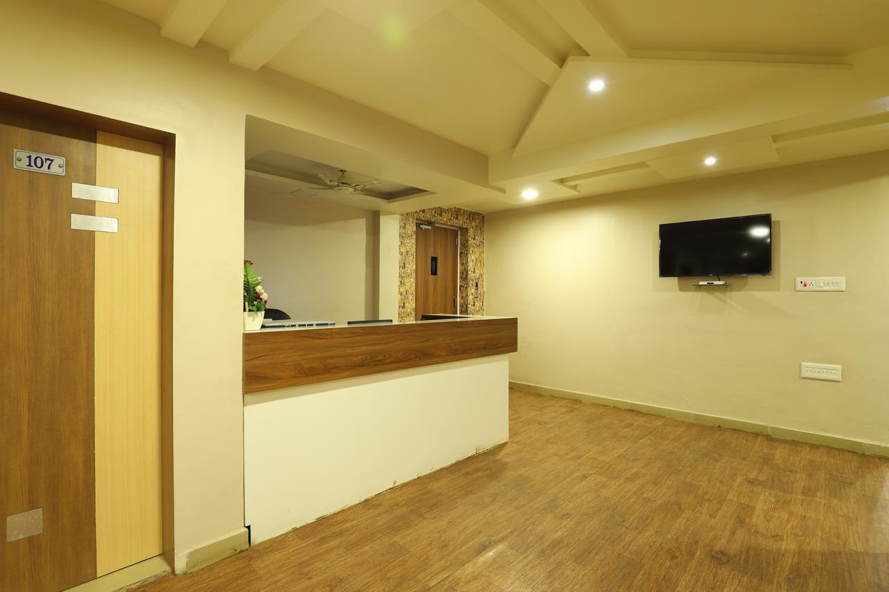 Hotel Loyal Residency Jāmnagar 外观 照片