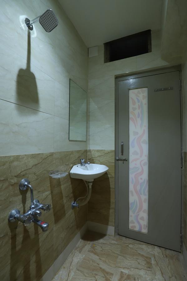 Hotel Loyal Residency Jāmnagar 外观 照片