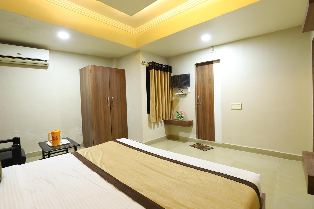 Hotel Loyal Residency Jāmnagar 外观 照片
