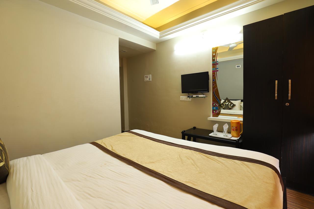 Hotel Loyal Residency Jāmnagar 外观 照片