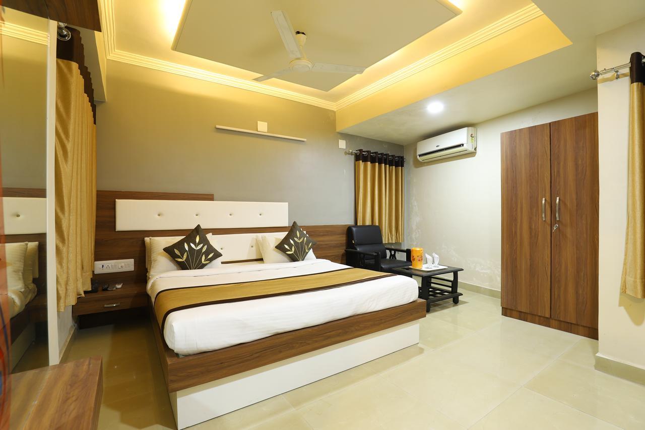 Hotel Loyal Residency Jāmnagar 外观 照片