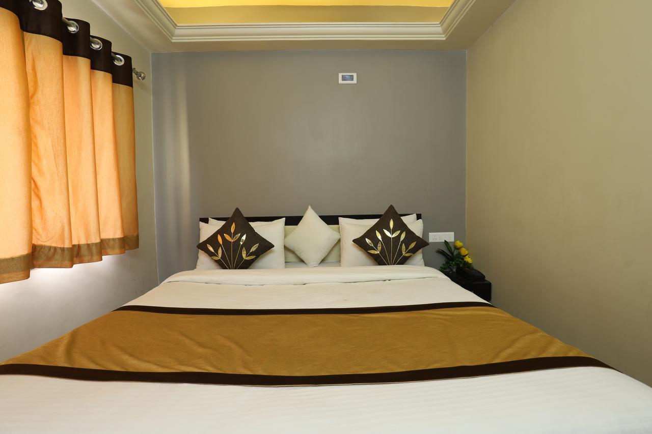 Hotel Loyal Residency Jāmnagar 外观 照片