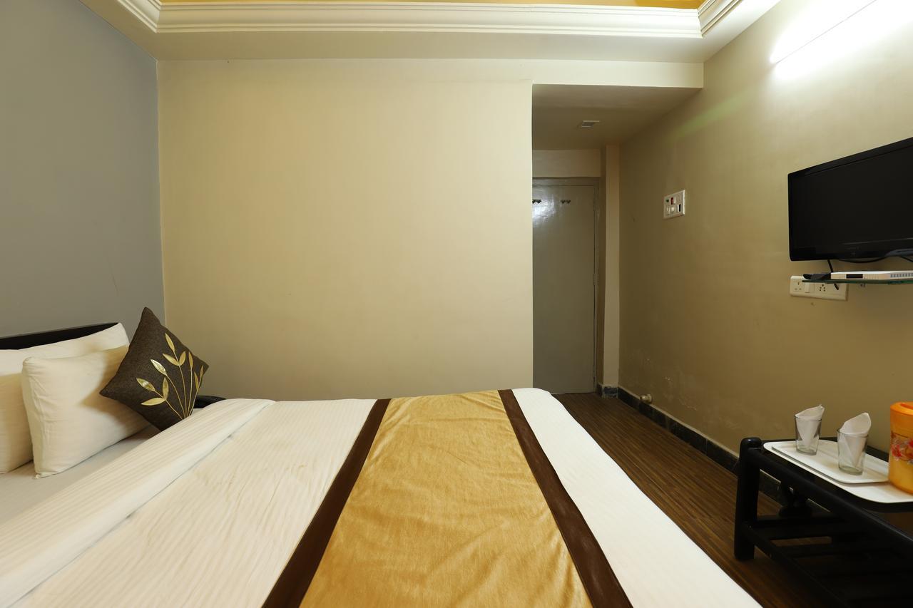 Hotel Loyal Residency Jāmnagar 外观 照片