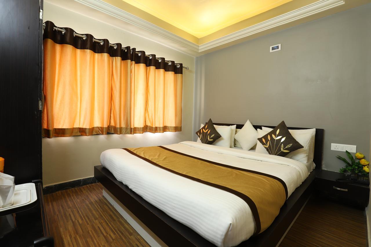 Hotel Loyal Residency Jāmnagar 外观 照片